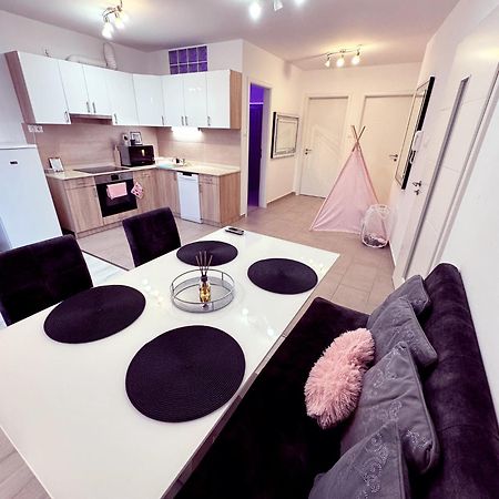 佩奇Exclusive Family Apartman公寓 外观 照片