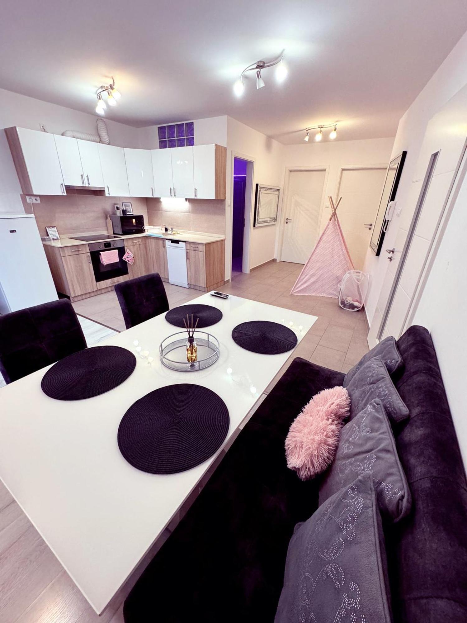 佩奇Exclusive Family Apartman公寓 外观 照片