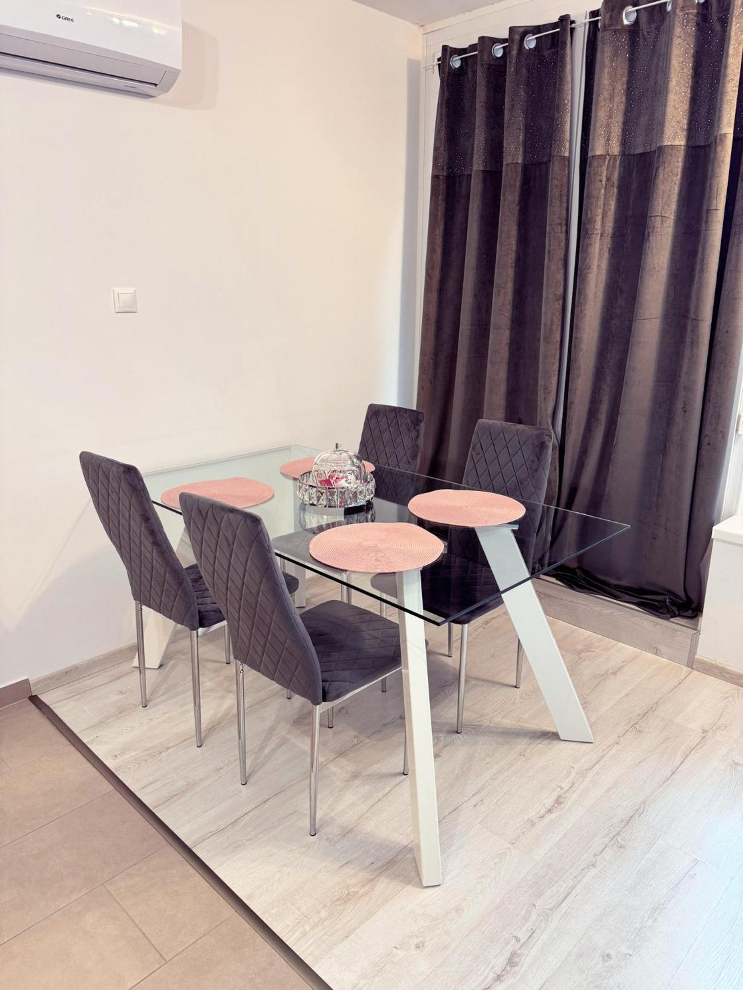 佩奇Exclusive Family Apartman公寓 外观 照片